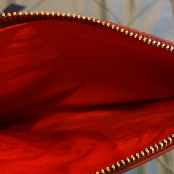 Dooney & Bourke north/south triple zip red leather. - Picture 3 of 7